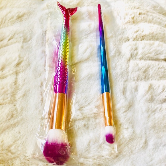 “Just In” Two Mermaid Makeup Brushes NWT - Picture 3 of 6